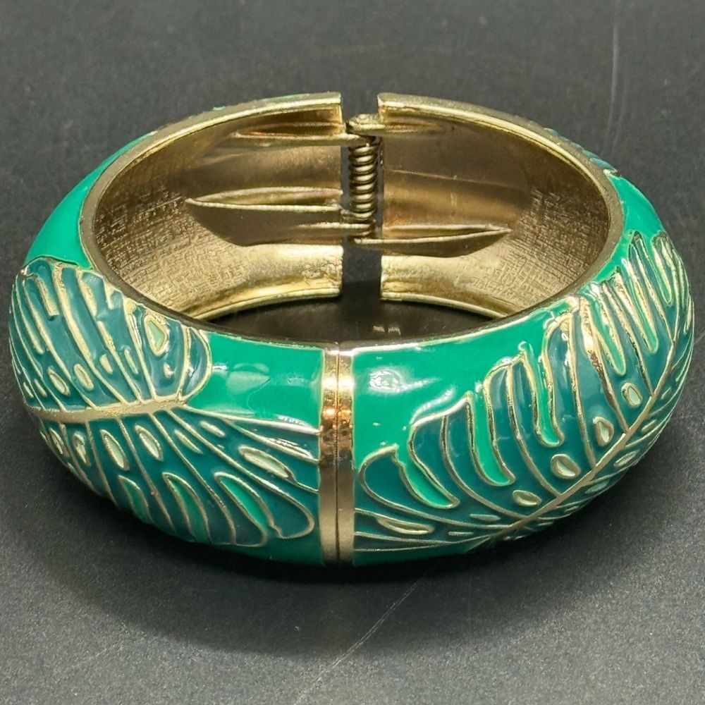 Sequin Neiman Marcus Enamel Green Gold Monstera Leaf Hinged Bangle Bracelet NWOT - Picture 5 of 8